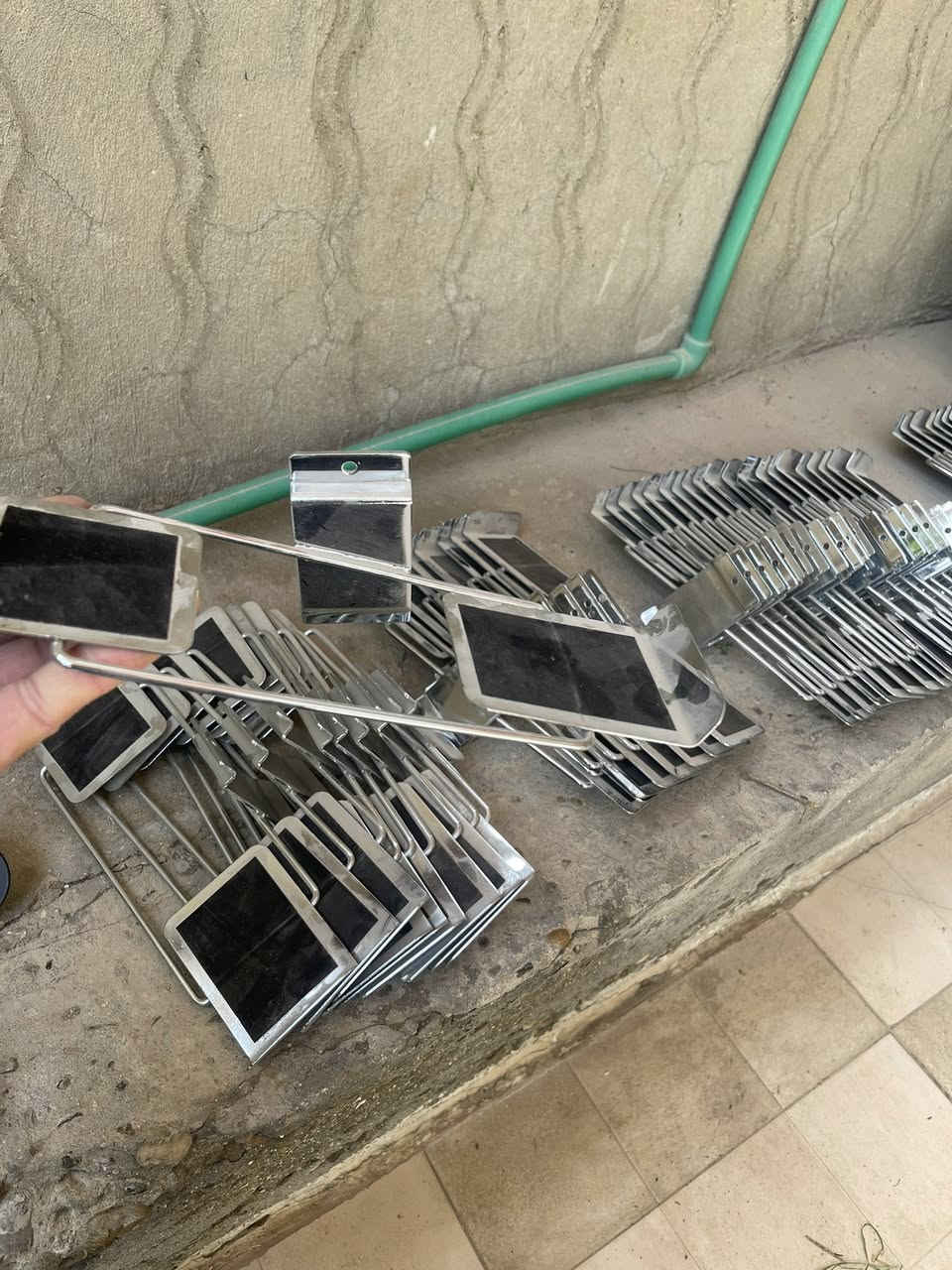 متوفر 
كراسي احذيه 50 اسود 
 50 ستيل 
سعر القطعه 750 
***********
