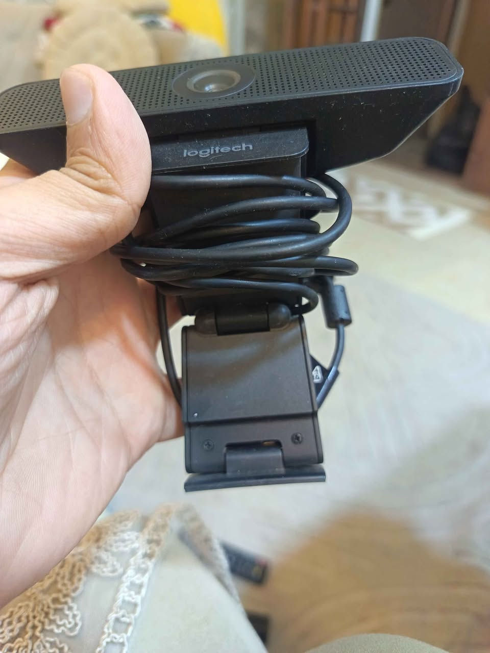 Logitech Brio 300
ورقمها الظاهر:
P/N: 960-001498
الاتصال: USB-C
اللون: أسود
مواصفاتها
دقة تصوير: Full HD 1080p
فريمات: 30FPS
ميكروفون مدمج مع تقليل الضوضاء
تصحيح إضاءة تلقائي RightLight
غطاء خصوصية مدمج للعدسة
تعمل على:
Windows
Mac
أغلب برامج الاجتماعات والبث
مميزاتها
صورة أنظف من الكاميرات الرخيصة بشكل واضح.
ممتازة للدراسة والاجتماعات وDiscord.
المايكروفون صوتُه جيد نسبيًا بدون مايك خارجي.
USB-C حديث وسريع.
حجمها صغير وخفيفة.
تسجيل الفيديوهات.
الستريم والألعاب. بغداد, العراق


**إذا كنت صاحب هذا الإعلان وتريد حذفه لأي سبب، رجاءا أرسل رسالة إلى الدعم الفني**