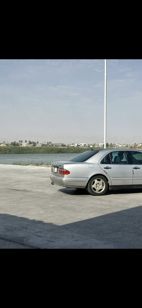 سلام عليكم مرسيدس ام عيون e430 V8وارد يابان 
موديل 98 مسجله 2002 قرار 48 السياره أصوليه شرط التحويل 
السياره بعدها جديده صبغ الوكاله كير محرك اكسل كله جديد ومكفول 
بيها نقوصات بسيطه تذكر للشراي 
عليها غرامه 700 الف يدفعها المشتري 
السعر 95 ورقه
*********** واتساب متواجد
