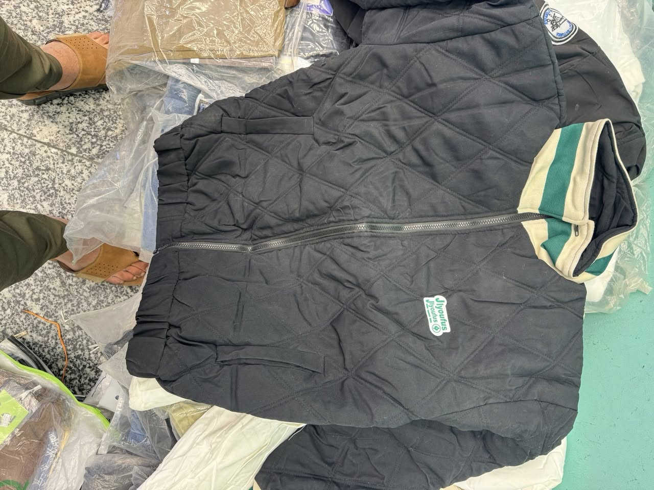 السلام عليكم إلى اصحاب المحلات الي ع باب الله اول شي الله يرزق لجميع اخوان قماصل كميه اخيره بسعر جدن مناسب متوفرة عندي بعد هواي مديلات هاذا رقمي انتصل وتدلل ***********
