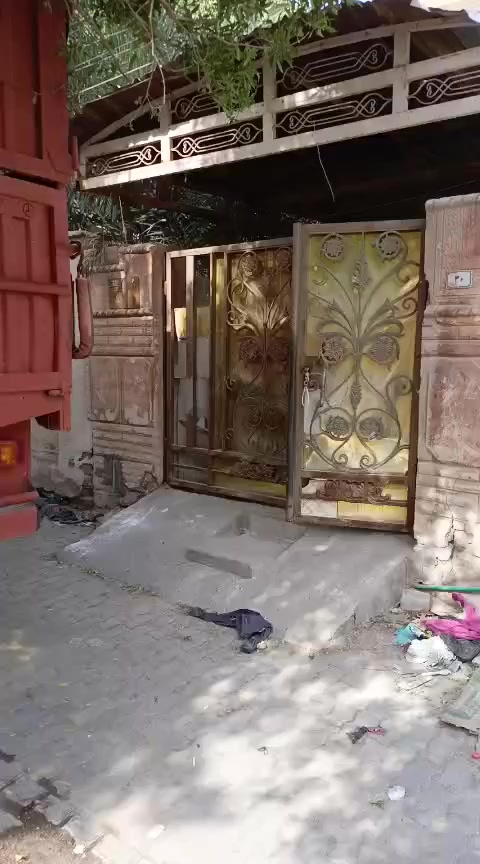 بيت للايجار بالقبله بحي الجامعه طابق واحد مساحته حوالي 250 غرفتين نوم وهول وديوانيه ومطبخ وصحيات وكراج وتانكي وماطور اجارها ب500 شامل الماء والكهرباء 
اي استفسار على هذا الرقم ***********
