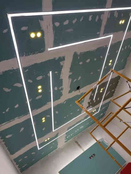 السلام عليكم خلفه جبسن بورد وسحب بورك كافه نقوش مغربيه وطلس وصبغ واجهات داخلي خارجي كافه الديكورات والاصباغ متفرغ حاليا مكاني بغداد العنده شغل يتفضل ويدلل***********ج
