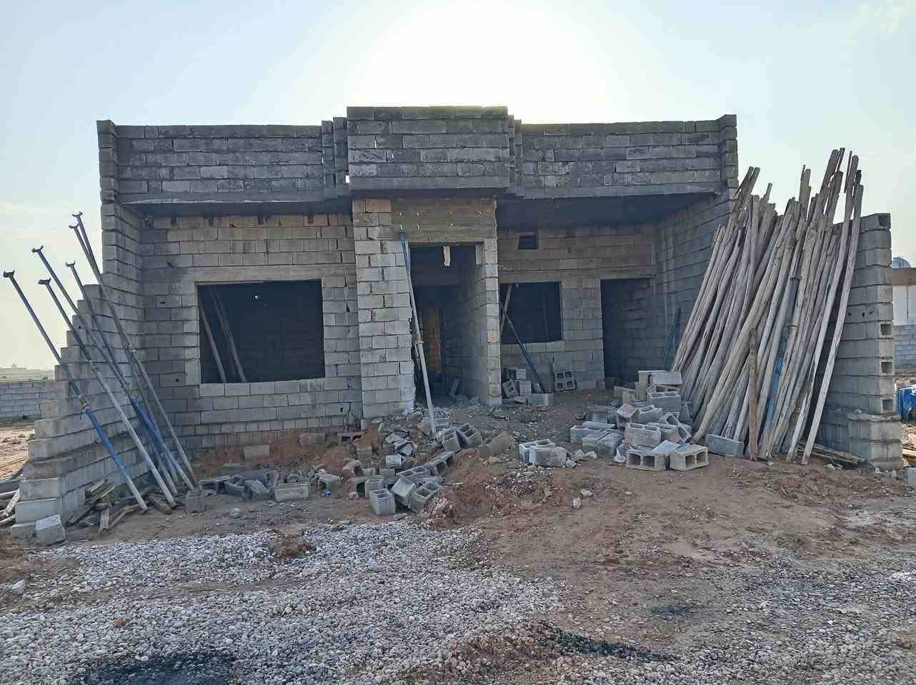 يوجد لدينا قالب خشب لصب البيوت في الحويجه او قراها ***********
