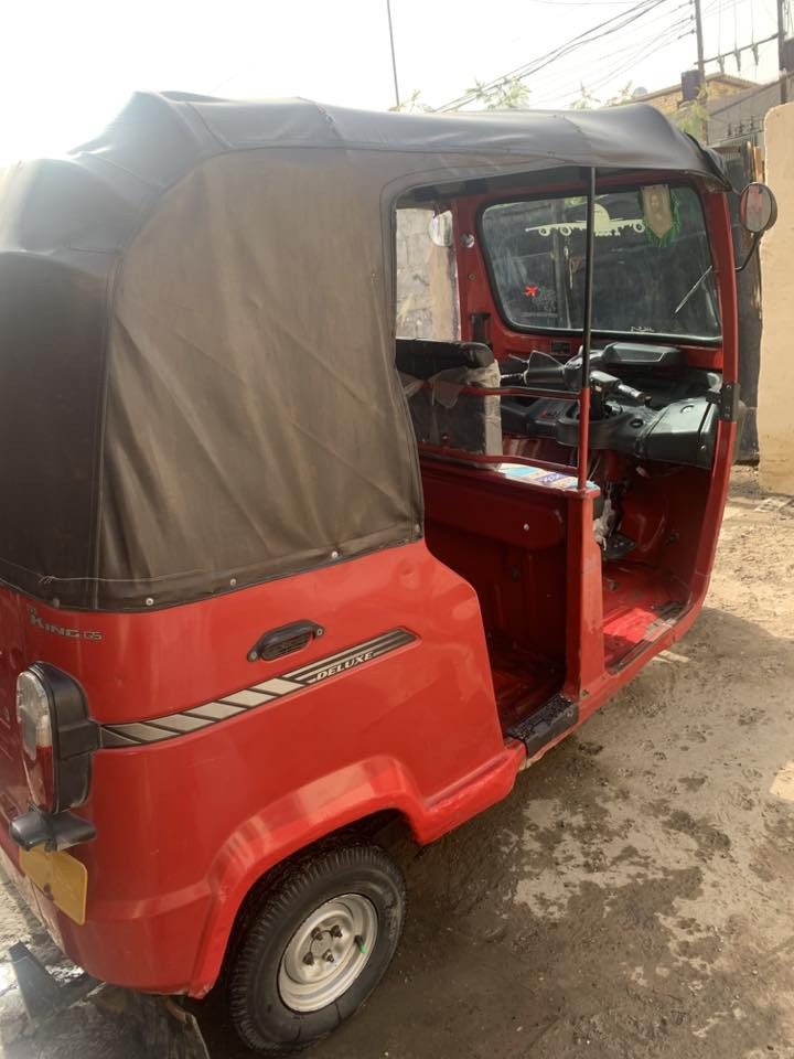 سلام عليكم تكتك تي في اس (TVS) موديل (2017) داخله بل (18) تكتك بلاديه بدون ضربه بدون قطرت صبغ مكينه بلاديه ما مفتوحه كفاله بيها خياس قليل تكتك كلها شغاله ما نقصها اي شي سعر 4،500،000 سعر اربع ونص وبيها مجال مكاني بغداد جسر ديالى القديم (***********) بي واتس اب
