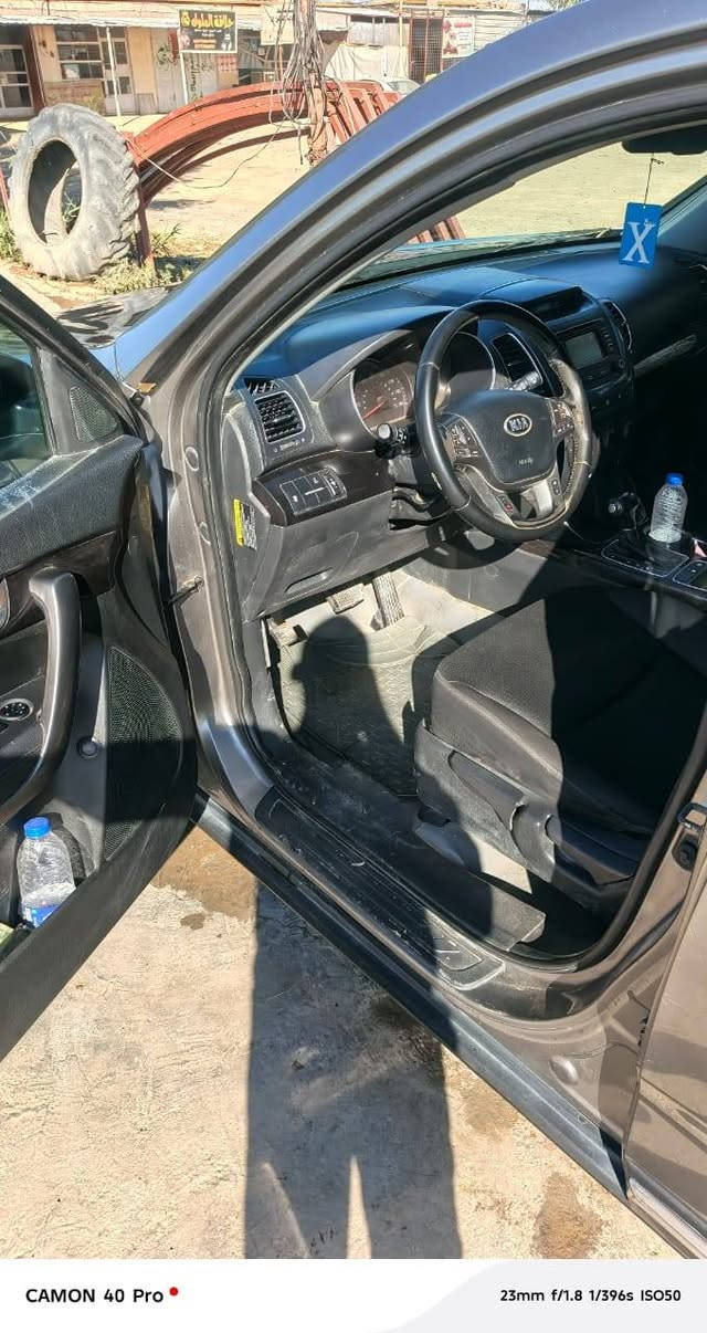 السلام عليكم 
للبيع سيارة سيرنتو موديل 2014 وارد امريكي 
4سلندر السيارة بيهة قطعتين صبغ فقط بنيد جامرغلغ هاذة سونارهة 
السيارة خير من الله تبريد شغال تخم تاير كير محرك شاصي مكفولة على كل عيب العنوان ديالى الخالص هاذة رقمي خابر وبيك خير وتدلل السعر 130وبيهة مجال حك جيتك 
***********
***********
