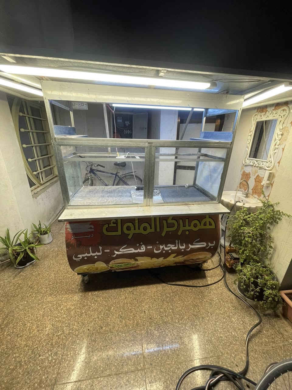 سلام عليكم عربانة  للبيع نضيفة قبل اسبوع اخذناها وصارت شغلة وراح نبيعها السعر 400 الف مكاني بغداد السيديه حي الاعلام تقاطع الدرويش الرقم. ***********
