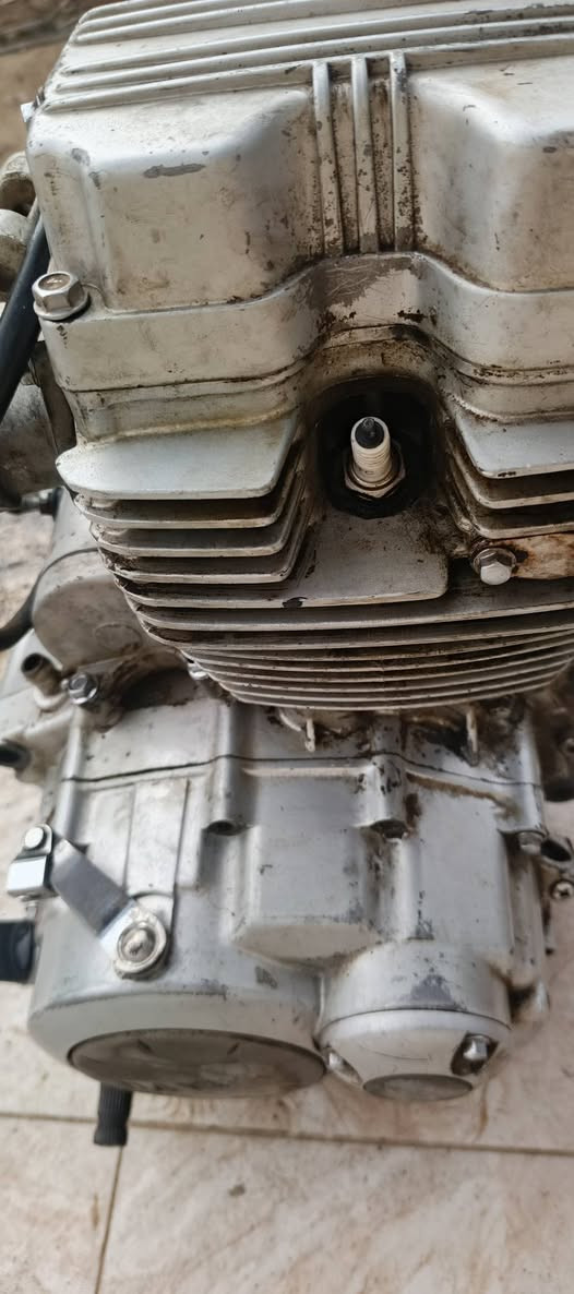 السلام عليكم عندي محرك ستوتة سوبر دايون نضيفة بس تبخر قليل وعندي كابريترات شغالات شرط الأصلي مستعمل بنص السعر وعندي صندوق وسكان ستوتة وسلف وامبيثريات موجودة وبيهن واحد سماعات منة وبية وكفرات گلوبات ((مكاني الغراف))***********
