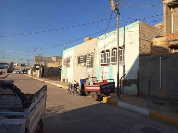 ثلاث مشتملات للبيع طابق واحد ملك صرف تحويل مباشر مؤجرات  مساحة 300م ماء  وكهرباء  وتبليط  واناره  ومجاري  وارصفه وسواقي شارع 10م السعر 120مليون وبي مجال للشراي بهرز حي العروبه قرب الملعب منطقة  سكنية متكاملة ومدارس  ومركز صحي للاستفسار خاص او ***********
