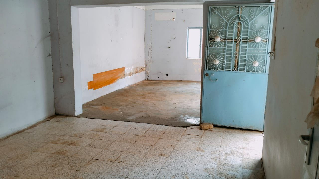 دار للبيع ملك صرف المساحة ٢٢٥ متر محلة السراي قرب السوق للتواصل على الرقم ***********
