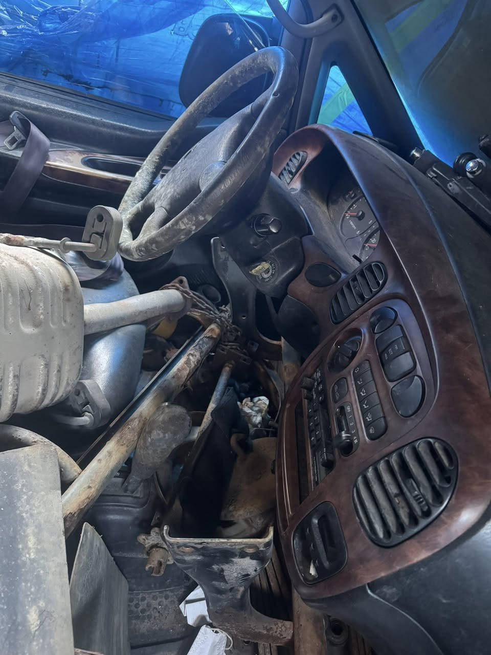 قمارة لبيرو حاوية لون كحلي محرك مفتوح كير وتو
كاملة
***********
