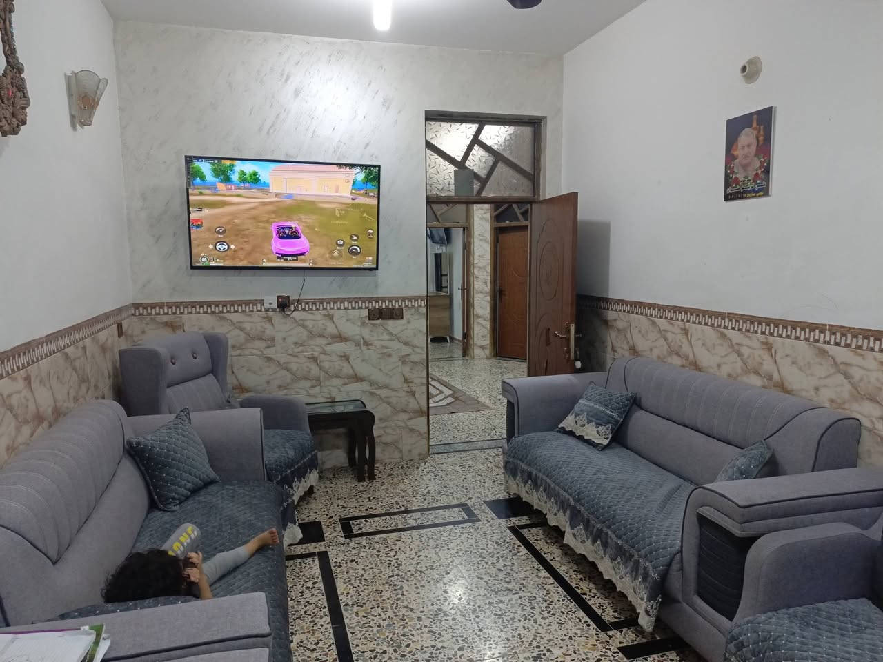 سلام عليكم بيت للبيع مساحه 117متر ستقبال وصاله ومطبخ وحمام عدد 2 و غرفتين ووترك عدد 2نوم قاط واحد سطح شتايكر البيت جاهز مجاري تبليط مي كله شبكه جديده عنوانه دور صحه الأولى الي مقابيل شمالية البيت طابو زراعي قرار 25 سعره 105وبي مجال شي قليل الاتصال على الرقم *********** غير متواجد على الفيس فقط واتساب بي
