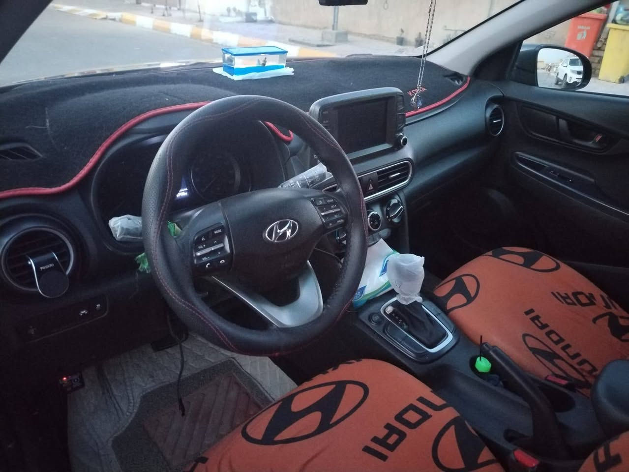 هونداي كونا 2019
وارد امريكي ضرر جاملغ وبنيد
ايرباك استيرن فقط 
مكينة 2000 دوش
كير AT .. فور ويل AWD
ماشية 74 الف mi
تخم تاير .. وباتري جديد 
بيهة بارد بسيط الباب خلف السائق
***********
