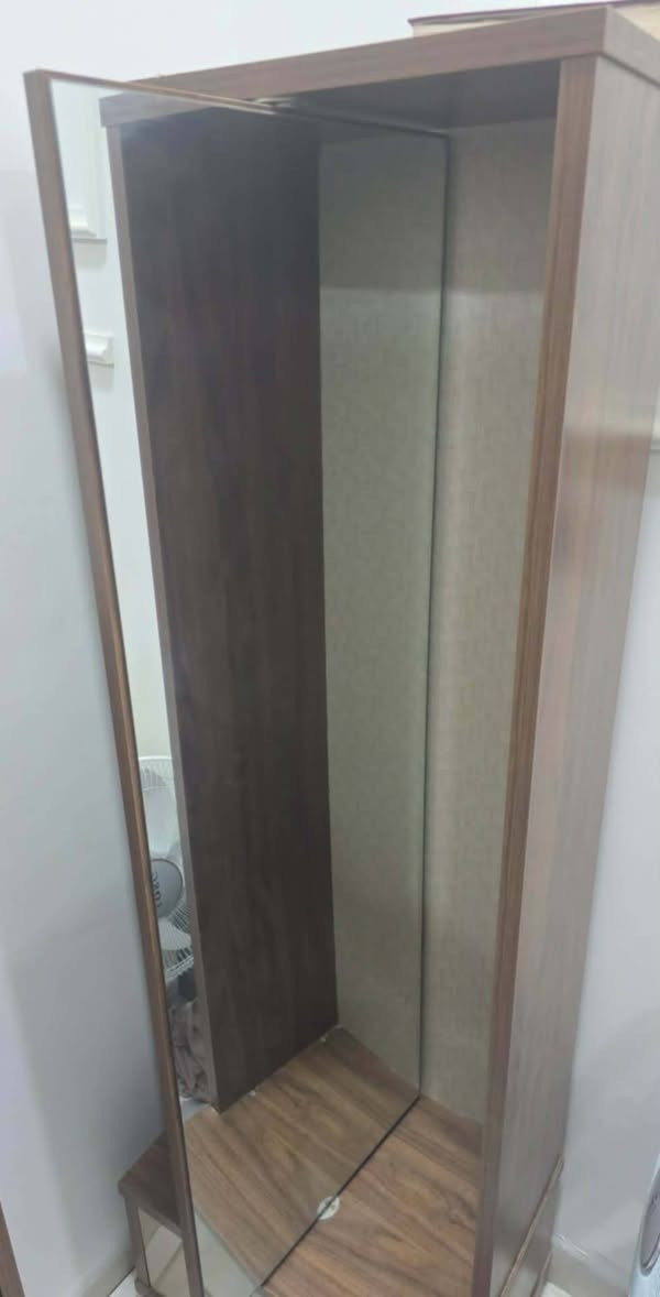 #غرفة نوم تركي ٨قطع مستعمله للبيع السبب لضيق المكان الحجز والاستفسار #مراسله_الصفحه


**إذا كنت صاحب هذا الإعلان وتريد حذفه لأي سبب، رجاءا أرسل رسالة إلى الدعم الفني**