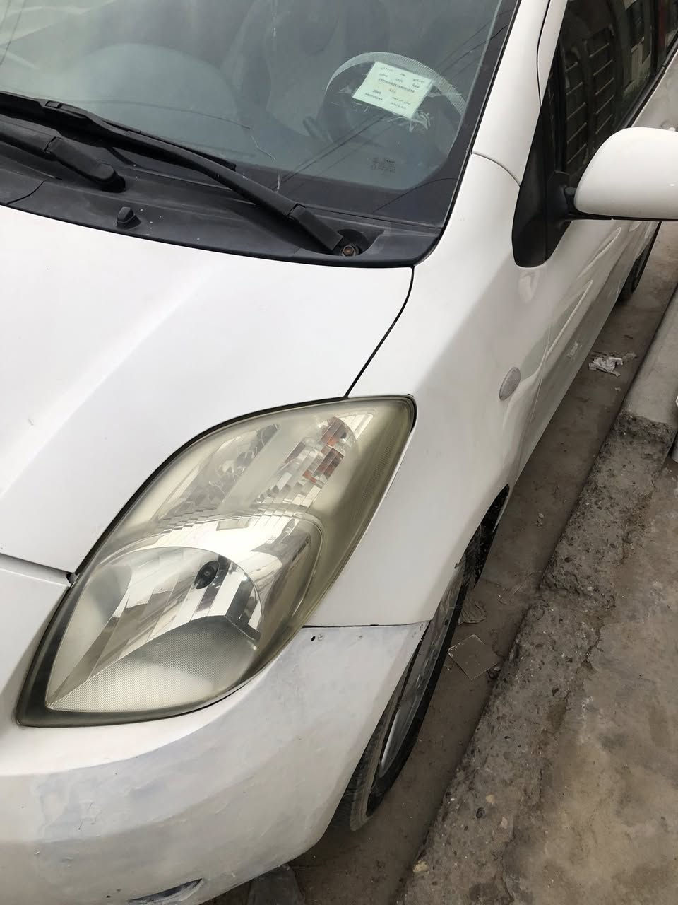 السلام عليكم                                                             تيوتا يارس2008 خليجي بيها صبغ صفاح بسبب شخوط مابيه ضربة محرك وكير بحالة جيدة جداً صدر جديد داخل السيارة نضيف جداً دوشمة جديدة ارضية جلد كامرا دوارة جام كهرباء امامي وخلفي كهرباء رقم دولي جديد بإسمي السعر 78 وبيها مجال مكاني بغداد الشعب  ***********
