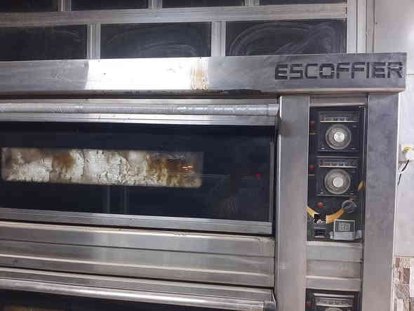 فرن درجه اولى شغال للبيع طابقين بدرجة حراره ٣٠٠ وبسعر مناسب جدا : للمطاعم او للحلويات او الكافتريات للاتصال *********** بي واتساب
