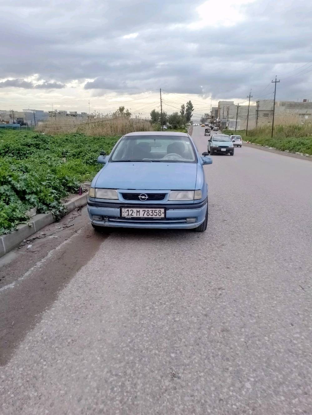 اوبل فكترا حجم 20..موديل 93..السياره بشرط..بوضعيه الشركه..ترايك للبصره. كلشي شغال تدفئه والكربائيات كلها بشرط وشغال .بشرط تحويل ..مكاني الشراي يتصل وبس مجال بسيط...الموصل جانب الايسر..