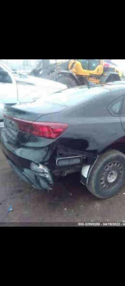 السلام عليكم  فورتي موديل22 مواصفات السيارة مكينه 2000 شاشه كامرة خلفيه رادار امامي  خلفي توقف ذاتي سعر 155 هاتف ***********
