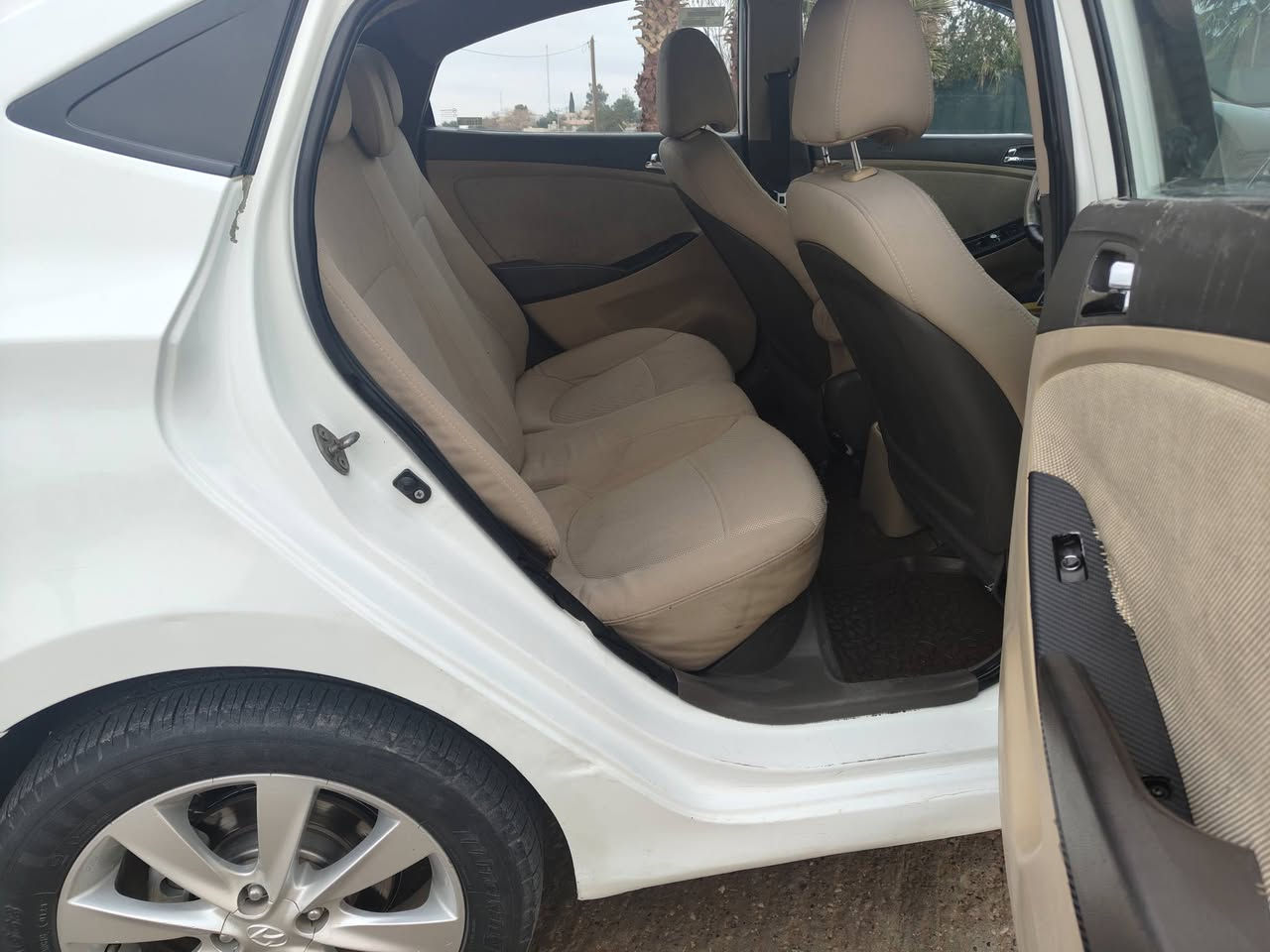 سلام عليكم للبيع 2011 بيها صبغ دوسات بدون دواخل ملاحظات بارد بيها محرك كير شرط طخم تاير جديد باتري جديد سياره ماينقصها شي فول سعر 100 شراي اتصل(***********)
(***********) مراوس ماراوس بيع فقط هزه ب8تسقط  مكان السياره سد الموصل
