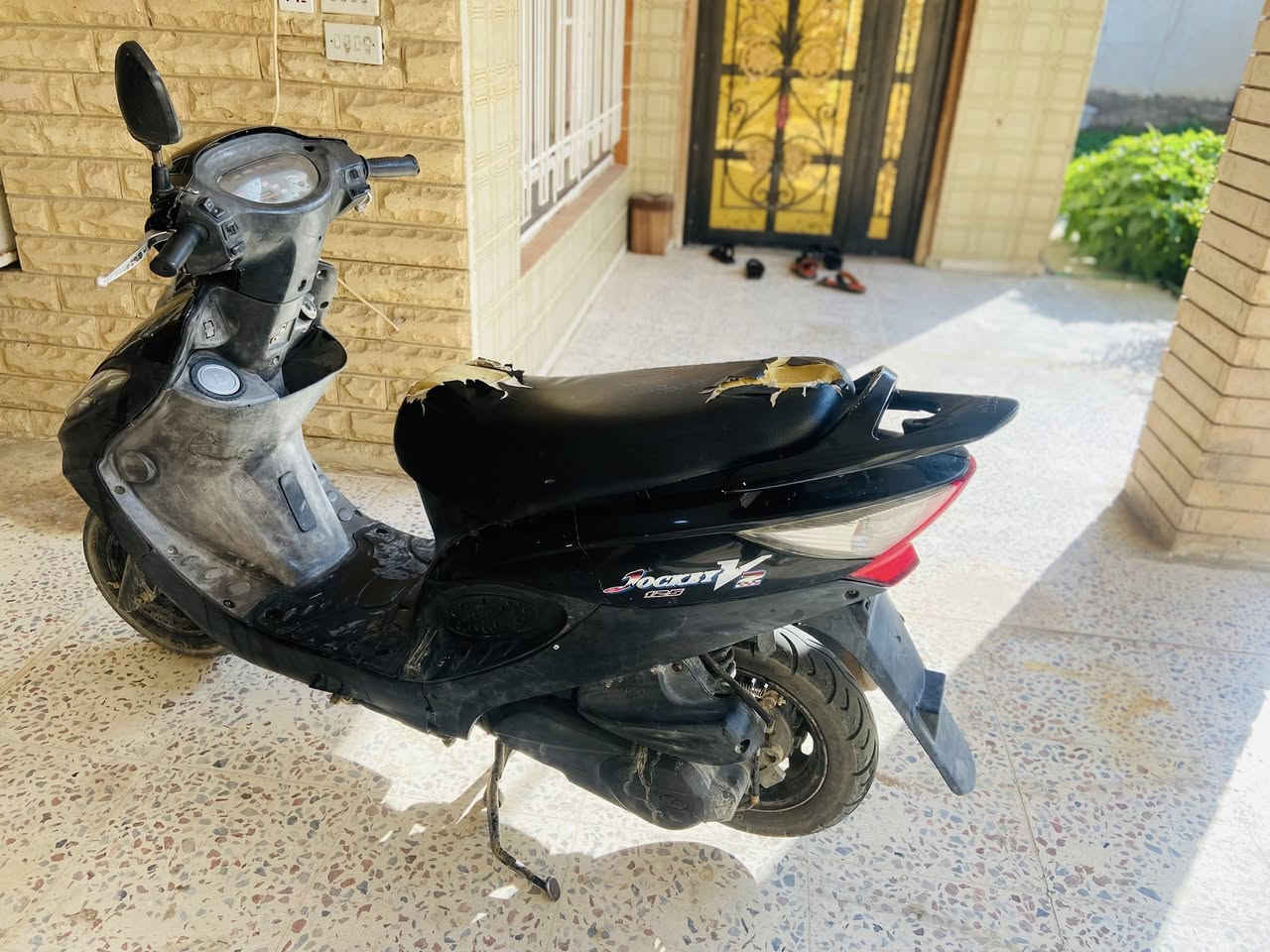 السلام عليكم كايمكو ڤي تو محرك 125 كل شغال كهربائيات العنوان الرمادي شارع 60 السعر 450 وبي مجال بسيط الرقم ***********
