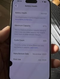 ايفون  تيتانيوم 15pro /256 سيمكارت  واحد  بي شامة سودة جوة  بالشاشة   ...