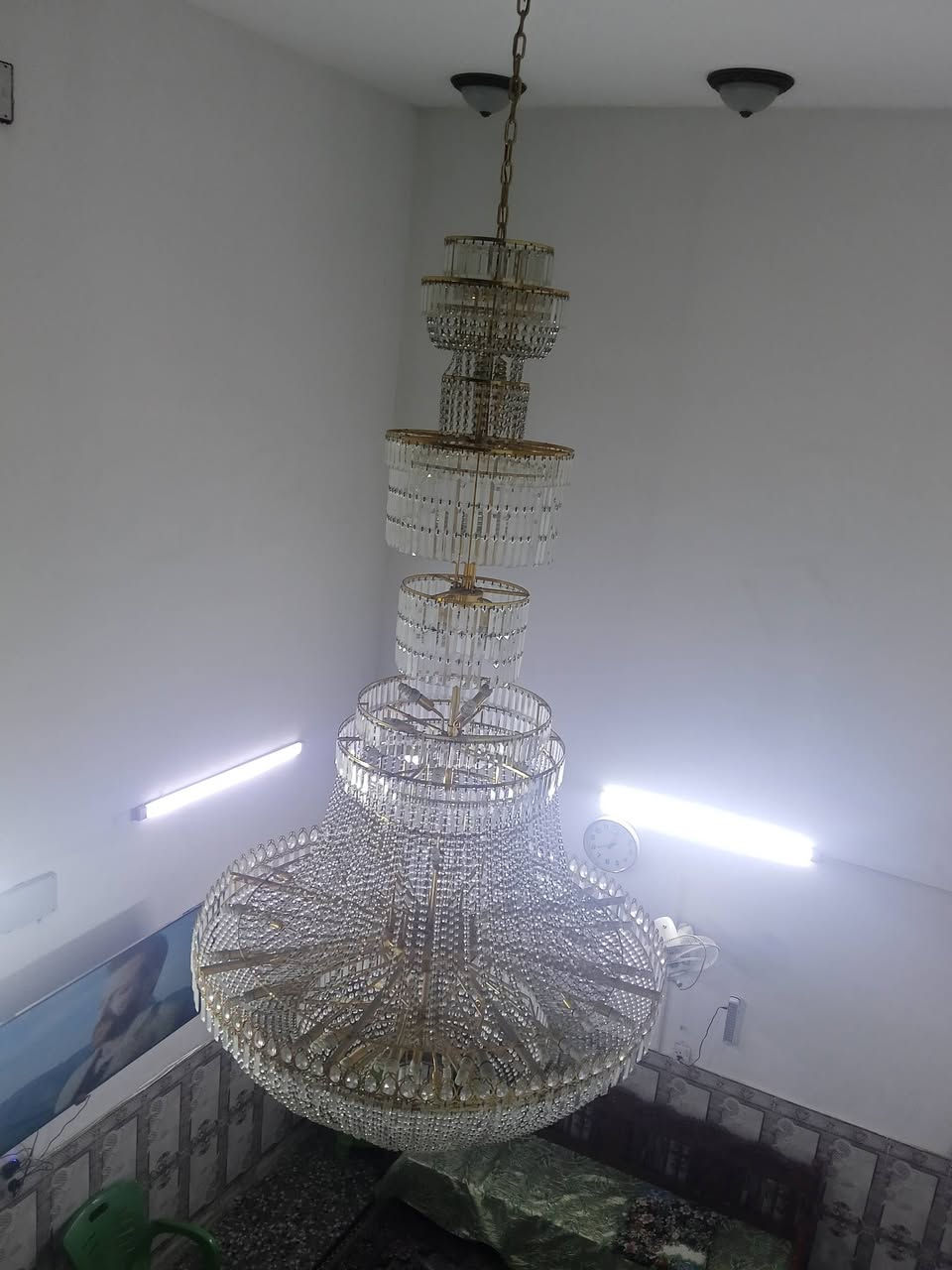 ثريه البيع الطول 3مترات العرض 2مترتين مكاني بغداد الشعب سعر 10ورقات ***********
