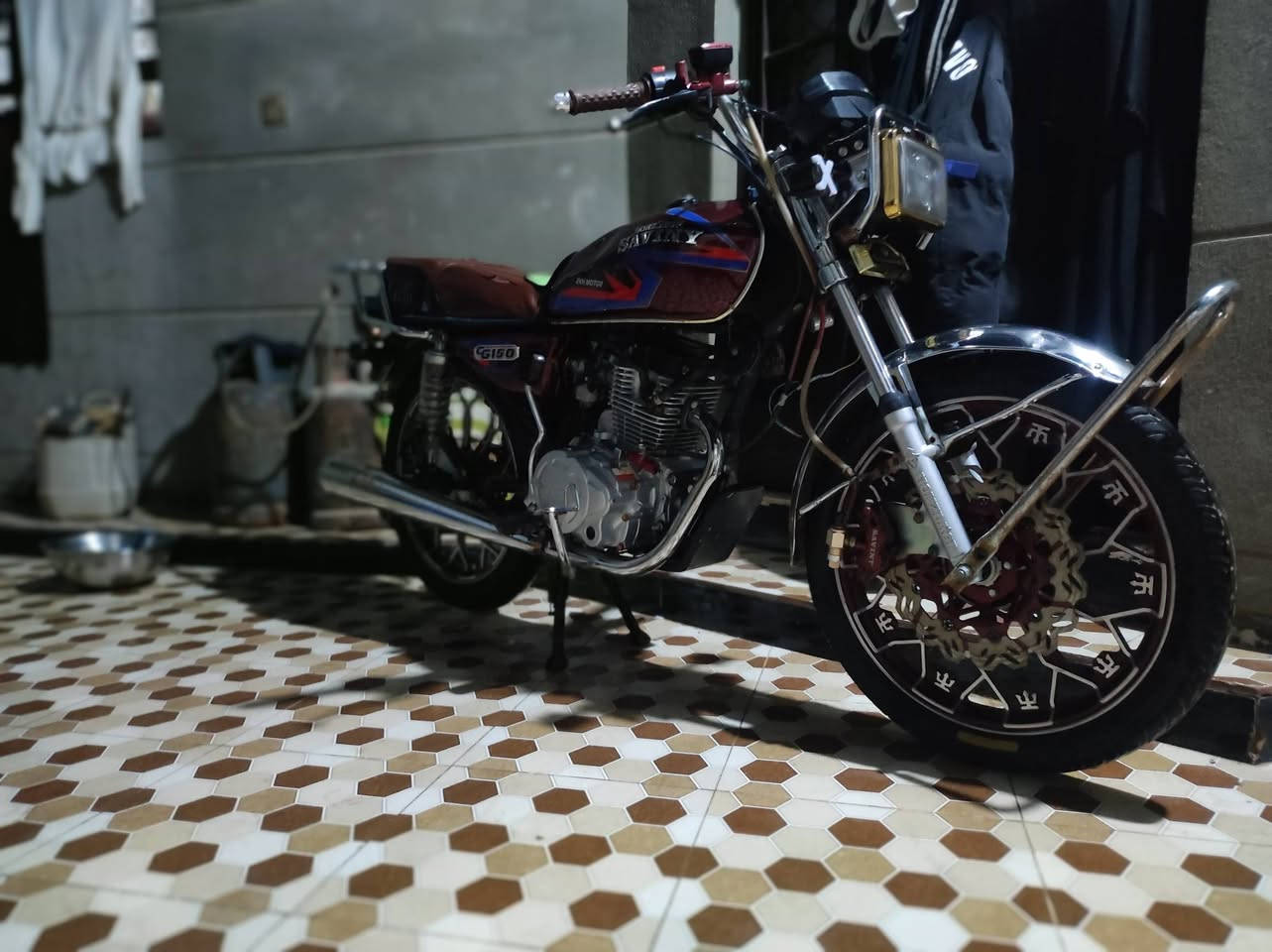 سلام عليكم دراجه سيفان اللبيع محرك(150) ماروني موديل 24 كفاله دراجه سويج بصمه ريموت كله شغاله نكره سلف جهاز نذار  كهربائيات كلهاء شغاله اوراق كامله مكان بابل رقمي ***********.  السعر. 700 وبيه مجال
