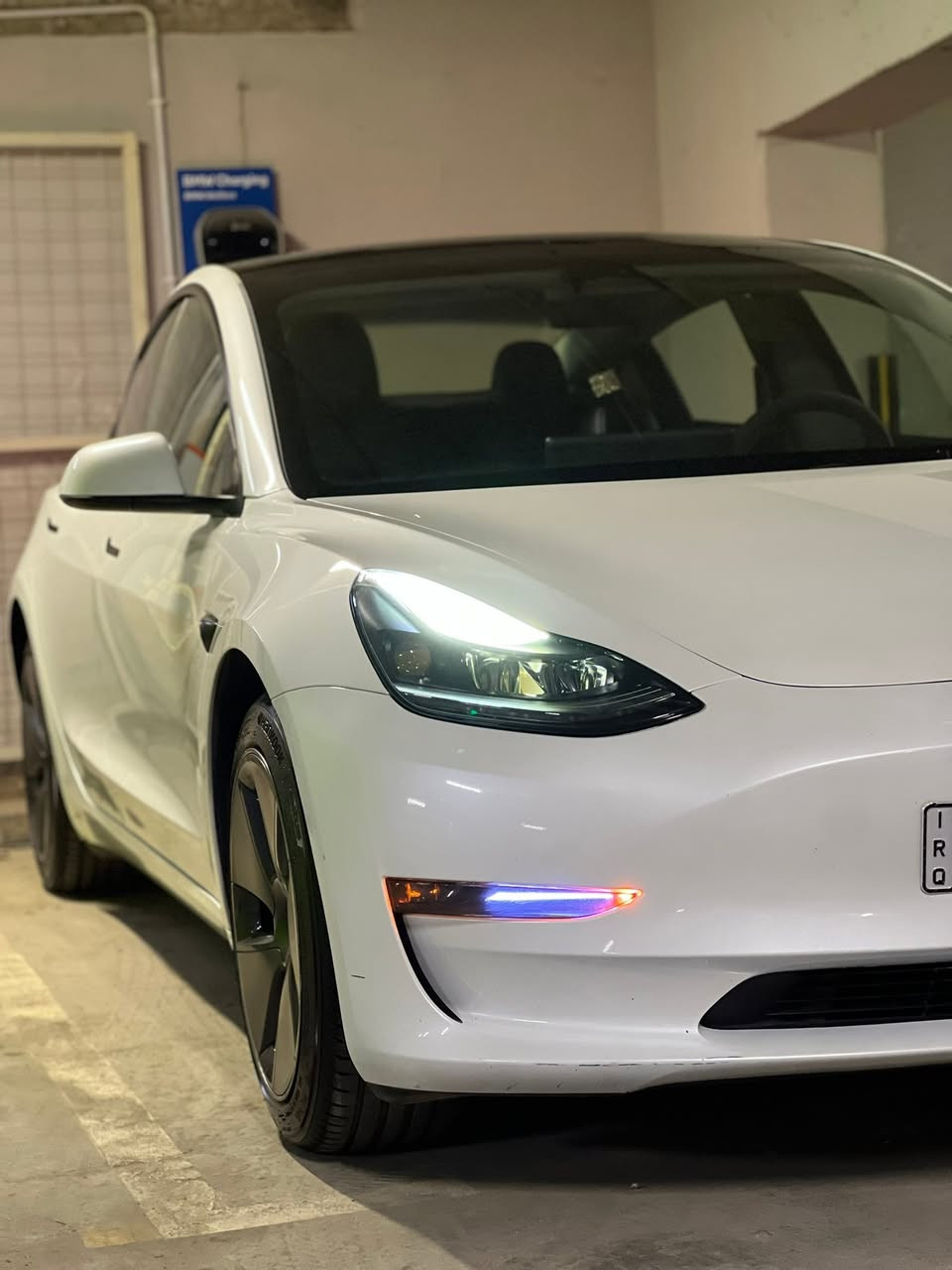 تسلا مودل 3 سنكل ماطور فول سيلف درايف اونلاين اخر تحديث 2023 بدون دواخل بدون ايرباك سيارة نظيفة ما ناقصها برغي مكاني بغداد العامرية السعر 17,000$ بي مجال بسيط
***********
