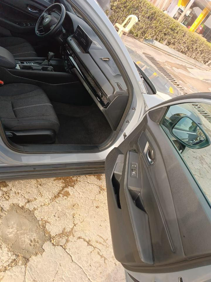 السلام عليكم
هوندا اكورد سبورت
لون سمنتي
موديل 2024
حادثها بنيد وجاملغ خلفي بدون دواخل صور الحادث بالمنشور 
رقم الشاصي بالمنشور
رقم بغداد
ماشيه 30
الاستفسار اتصال واتساب فقط او مراسله
‏‭0776 633 8815
السعر 180 ورقه وبيها مجال
