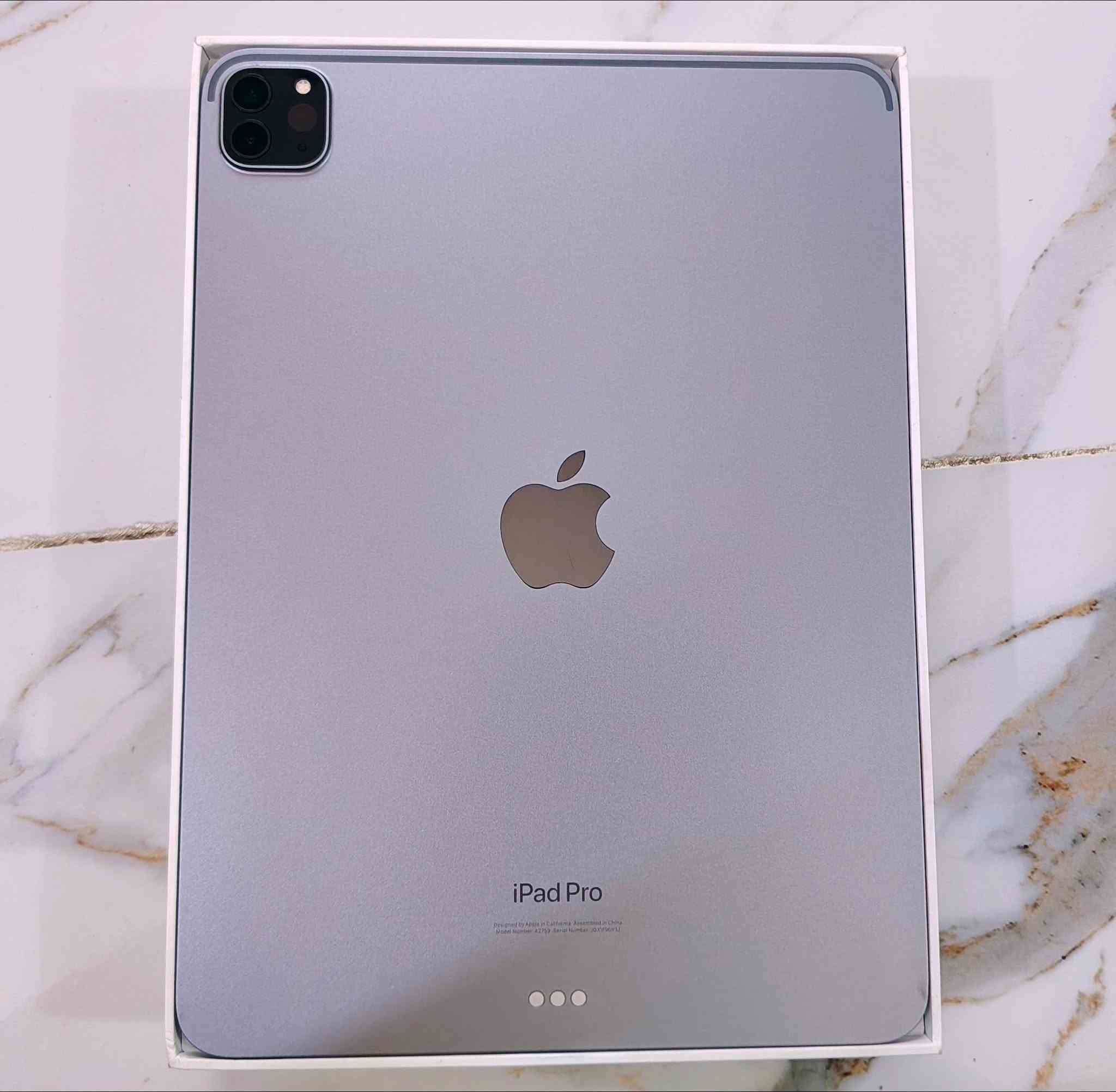 للبيع فقط (بدون مراوس)
آيباد برو 11 إنش - iPad Pro 11
​المعالج: M2 (أداء فائق).
​الذاكرة: 128 جيجابايت.
كله نورمل لامفتوح ولا داخل تصليح🌹
​صحة البطارية: 94%.
​الحالة: الجهاز نظيف جداً وخالٍ من الخدوش، (ملاحظة: توجد ذرات غبار بسيطة في الكاميرا الأمامية).
​الملحقات: كامل بملحقاته (الباكيت، الشاحن الأصلي، الكيبل) + حافظة (كفر) جيلاتين.
​ملاحظة: البيع للجادين فقط، ولا أقبل بالمراوس.
السعر/730
رزقنا ورزقكم على الله، من يعجبه السعر حياكم الله، ومن لا يناسبه السعر فليمر بسلام، ربي يحفظ الجميع.🌹
​للتواصل والاستفسار (واتساب متوفر):
📞 ***********
