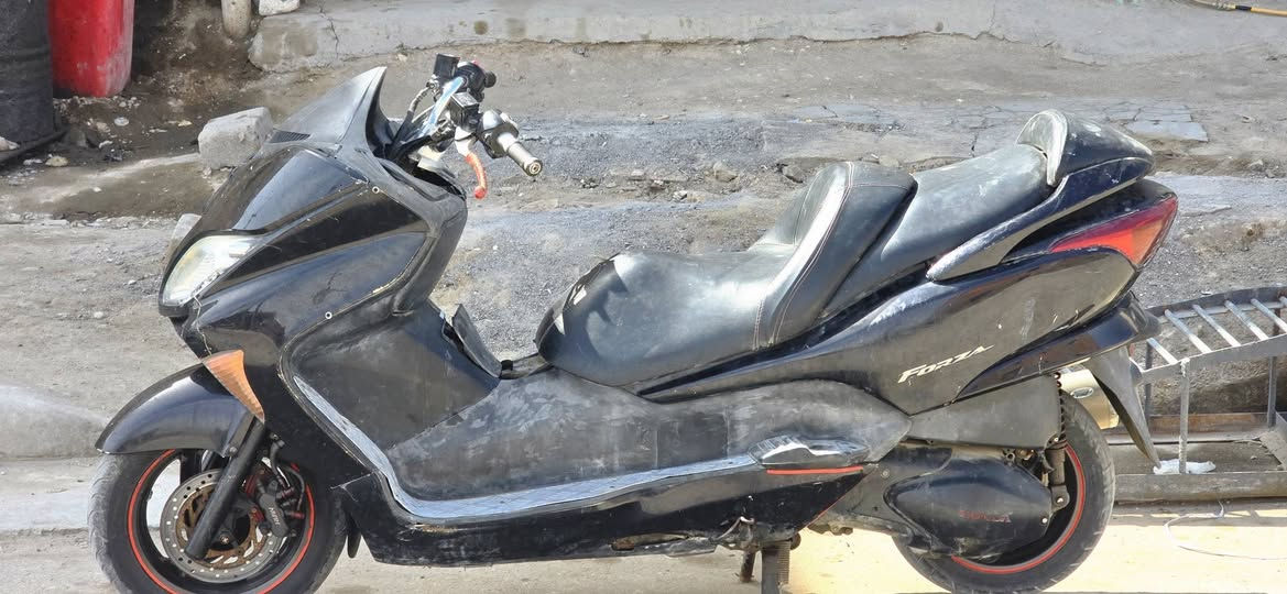 دراجه فورزه صفر 8 فول مكينتها ما مفتوحه كزوز رياضي بيها كلشي شغال تجي تشوف بعينك السعر ٧٠٠ وبيها مجال  الستفسار ***********
