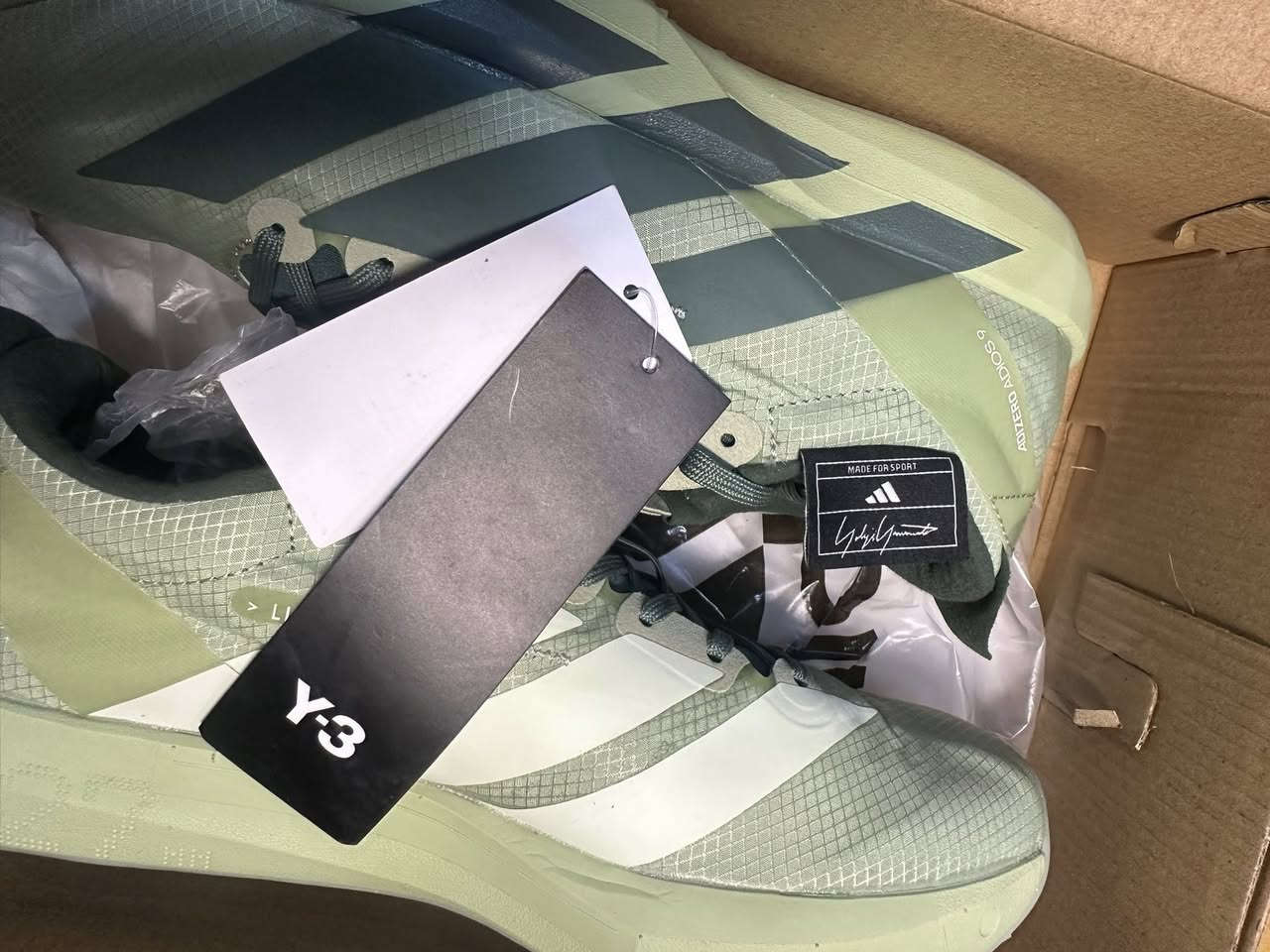 Y3 adidas 
قطعة تحفة خطوط صفحة عن صفحة تختلف 
قياس موجود بالصور وكل القطعة تفاصيلها بصور


**إذا كنت صاحب هذا الإعلان وتريد حذفه لأي سبب، رجاءا أرسل رسالة إلى الدعم الفني**