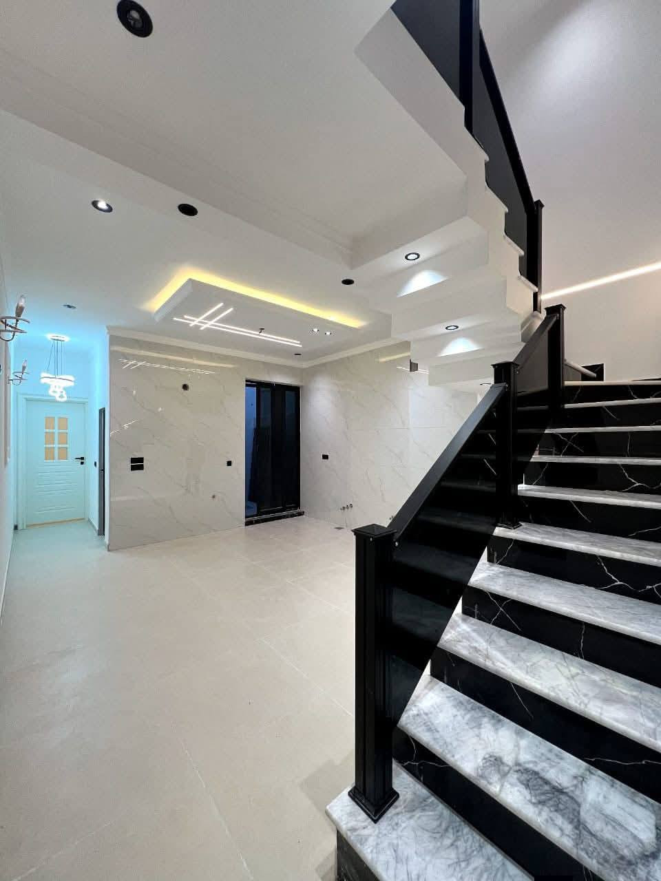 السلام عليكم
للبيع مشتملات  مساحه 

100متر. 5في 20 

يتكون المشتمل بنضام   طابقين واسعار جدا مناسبة اكثر من ما تتوقع 

استقبال معزول ومدخل 

3غرف نوم  مطبخ وصاله 

صحيات في كل طابق 

موقع الدار‏‪

 حي الجهاد مربع الا مانه خلف شارع العام 

للستفسار  ‏‪***********‬‏
