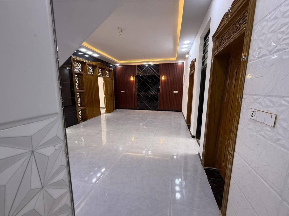 🏡 دار للبيع – النجف ثاني عرصة عن التجاري قريب جداً 
📍 الموقع: حي النداء – منطقة الـ67
📐 المساحة: 200 متر – طابو صرف
✨ تفاصيل البناء:
🔹 بناء ممتاز (جيد جداً)
🔹 الأساس + السقف: كونكريت مسلح صب مركزي
🔹 البناء: طابوق جمهوري
🔹 السقف: جبسن بورد
🔹 مجهز بـ منظومة كاميرات مراقبة + منظومة تقطير + سبالت
🛋️ مكونات الدار:
🛏️ غرفتين نوم
🛋️ صالة
🍳 مطبخ حار + مطبخ بارد
🤝 استقبال
🚿 حمام داخلي + 🚻 حمام خارجي
🚗 كراج سيارة
💰 السعر: 150 مليون (قابل للتفاوض)
📞 للاستفسار: ***********
