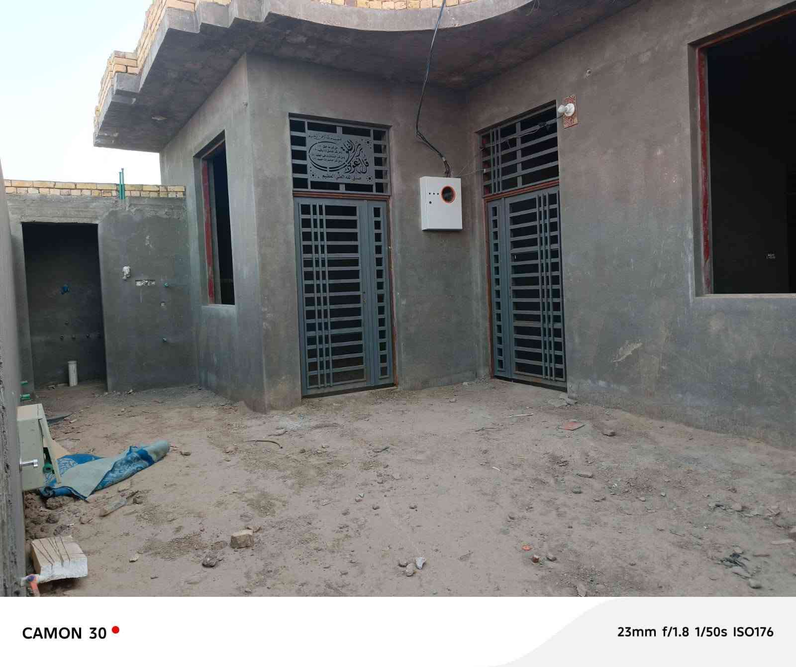 للبيع المستعجل 🏠
بيت مساحة 200م 
السعر 60 مليون فقط قابل للتفاوض البسيط
المنطقة: [قرب شركه النفط الخميسات ]
المميزات: بناء [طابوق/]، مي وكهرباء ومولد قريب ومدرسه حديثه ، شارع [سبيس ]قريب عله شارع العام 
ملاحظة: البيع مستعجل جداً
للتواصل: ***********
