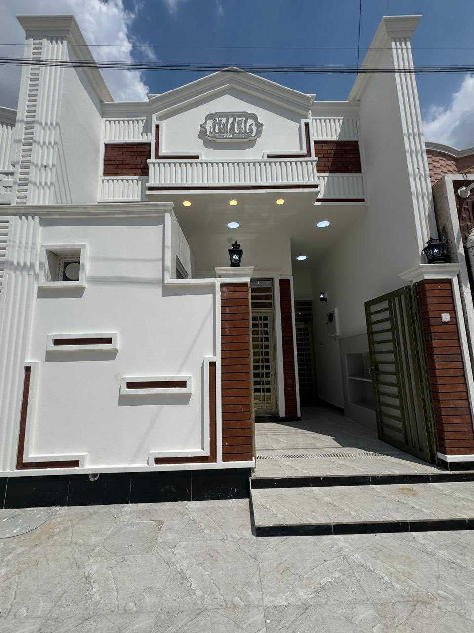 اللهم صل على محمد وال محمد وعجل فرجهم
السلام عليكم اخوان مشتملان للبيع مساحة كل واحد منهما 100 متر طابق ونص يحتوي كل واحد منهما  عله غرفتين نوم وصالة عدد2 واستقبال ومطبخ وصحيات داخليه وخارجيه بناء حديث 2026 وعمل درجه أولى مع ضمان جودة العمل العنوان حي الصحفيين خلف شارع 30 للاستفسار الاتصال على الرقم 
***********
