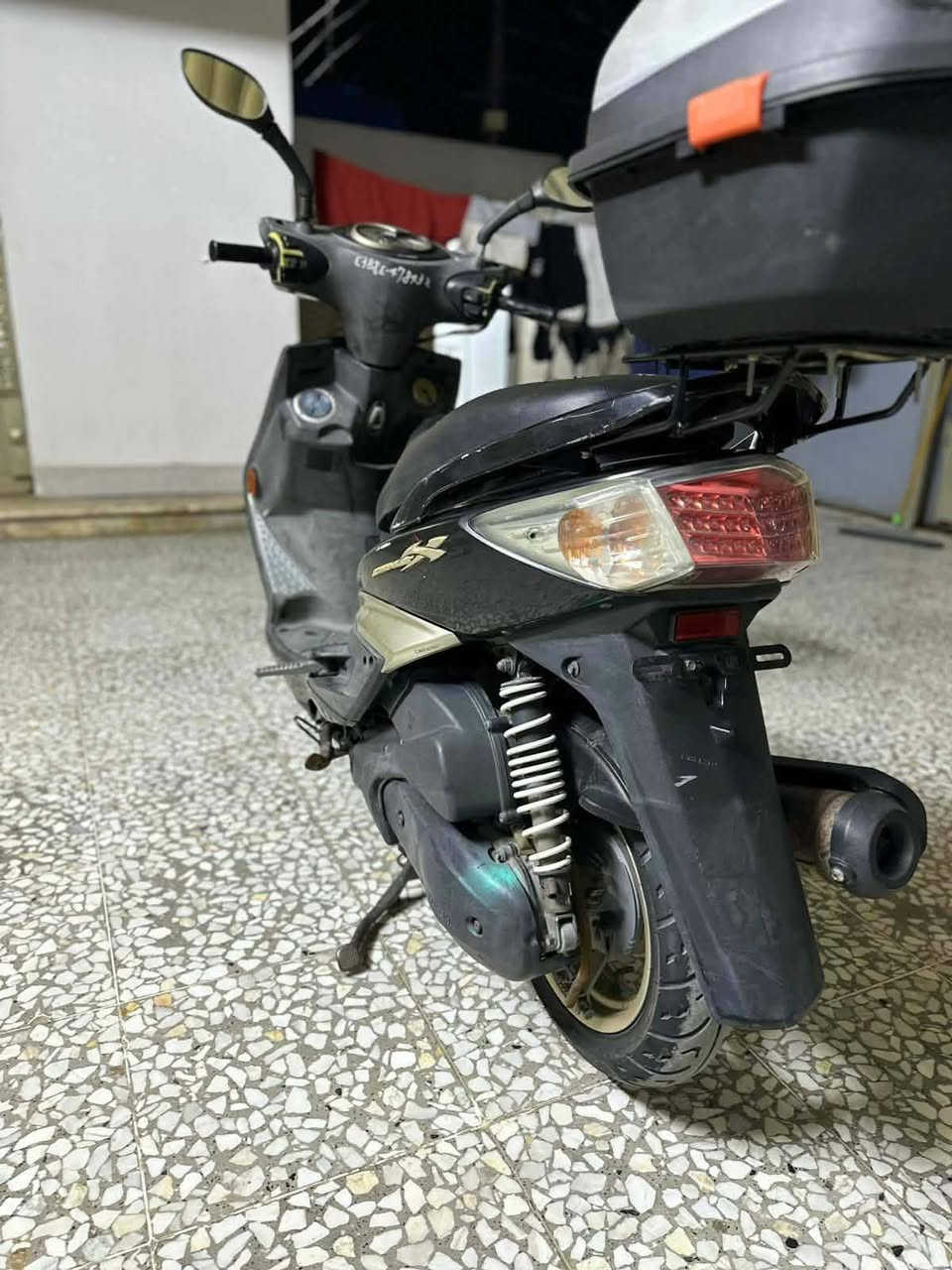 سلام عليكم دراجه سكنس فحل نوزل دراجه مال رمبه وسالهه شهر من نزلت دراجه كدامك نضيف وبعد احله من اصور وياهه جنطه مثل ما واضحه بل صوره المكان بغداد العبيدي التصال ***********
