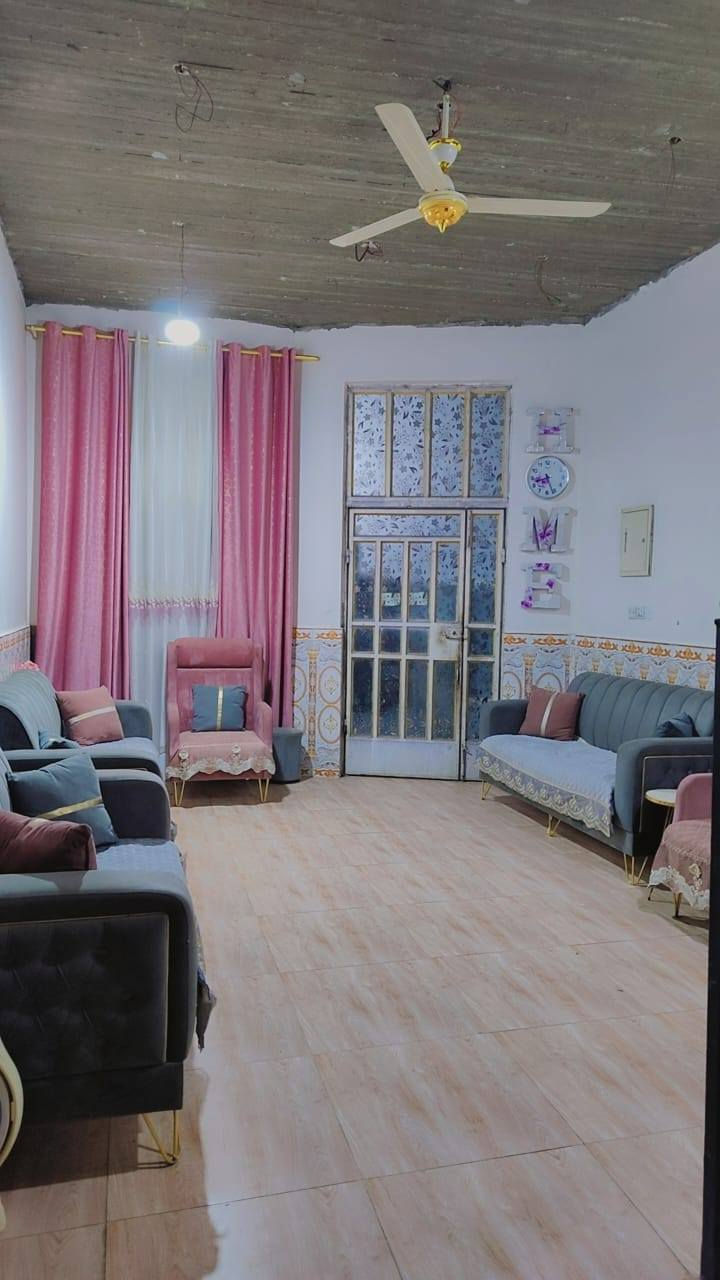 السلام عليكم 🌿
🏡 بيت للبيع – مساحة جيدة ومواصفات مرتبة
📐 المساحة: 200 متر
🌿 يحتوي على حديقة خلفية
🚗 سقيفة (كراج)
🛋️ تفاصيل البيت:
• مطبخ 6×4
• هول 6×4
• استقبال 4×5
• غرفة نوم 5×4
• غرفة 4×4
• مجموعة صحيات
⬆️ الطابق الثاني:
• غرفة غير مكتملة 4×4
📄 الطابو: زراعي عراقي (يدخل اسمك سهم)
💰 السعر: 78 مليون
العنوان : أبو الخصيب محيله شارع المضيف 
🤝 قابل للتفاوض للجادين
📞 للتواصل: ***********
✨ بيت مناسب للسكن ومكان هادئ
