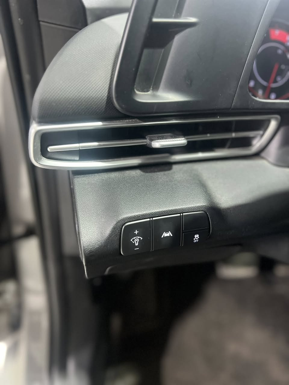 النترا 2023 الون سموك 
مكينه 2000 دوش 
وارد امريكي 
بدون ارباك 
بصمه / رادار / حساس / صندوق ذكي /شاشه جبيره كاربلي / تشغيل عن بعد / اناره ترحيب / رادار بلمري / تدفئه كشنات وستيرن / ويل كب / كامره خلفيه  
بدون ارباك 
حادث خلفي فقط صبغ شبر قبق صندوق 
وطلع بيه 4 قطع كلير امريكي بدون حادث بجم كبس بدون تبديل 
السعر بلاش 128 وبي مجال بسيط جدا   
العنوان اربيل 
السياره بدون رقم تترقم شمالي فقط 
***********
