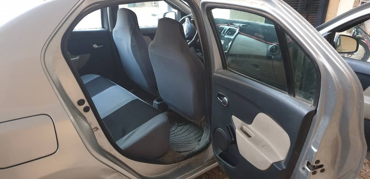 السلام عليكم 
للبيع ...رينو سمبل ٢٠٢٠ اللون رصاصي حرة بأسمي سنوية 
تنتهي ٢٠٢٩ رقم ..انكليزي بغداد ماشية 142
.. السيارة كاملة بدون نقص محرك  وكير وكهربائيات تدفئة تبريد ثلج ..سويجين وكتلوك وسبير ..بيهه صبغ فقط الجاملغ جهة السايق واصبع من الباب
 بدون دواخل وبدون ايرباك ..السعر ٨٠ ورقة وبيهه مجال
الرقم *********** واتس فقط 
 ومسنجر
