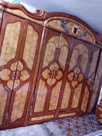 غرفة نوم للبيع مستعملة خمس قطع ماليزي بيها اضرار بسيطة سعر ٢٥٠ قفل مكا...