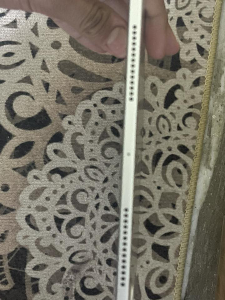 سلام عليكم شباب ايباد 11البيع m4ذاكره 256بطاريه 94بعده جديد ما مستخدم اهواي هوه او كارتونته وملحقاته كاملات السعر 1150 وبي مجال للشراي مكاني بغداد مدينه الصدر هاذه رقمي ***********
