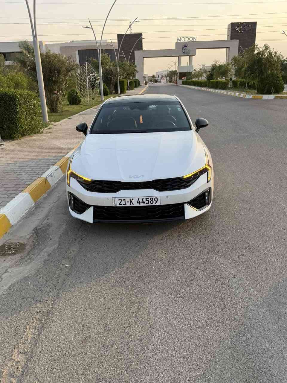 السلام عليكم 
كي فايف 2025  جي تي لاين فول 1/1 
ماشيه 19 الف فقط 
لون ابيض 
بانوراما 
بصمه 
شاشه كبيره 
جلد احمر 
تدفئ كراسي 
تدفئ ستيرن 
لايت زنون 
لد امامي 
لد خلفي 
بلوجكتر زنون 
اشاره بلمرايه 
تبريد لمس
حساس دعاميه امامي + خلفي 
رادار امامي + خلفي+ جانبي 
حادثها جاملغ خلفي وباب خلفي 
شرط بدون دواخل كله بلادي ع وضع الشركة
السياره رقم سليمانيه هزه وسنويه كله جديد 
السعر مناسب جدآ 206$ فقط وبيها مجال للطيبين
مكاني تكريت 
للاتصال ***********
