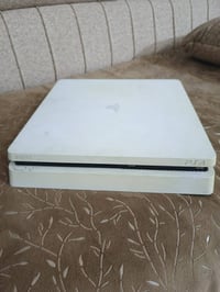 بلي 4 سلم محدث اخر اصدار مع كامل الملحقات ما مفتوح النظافة 90% السعر 2...