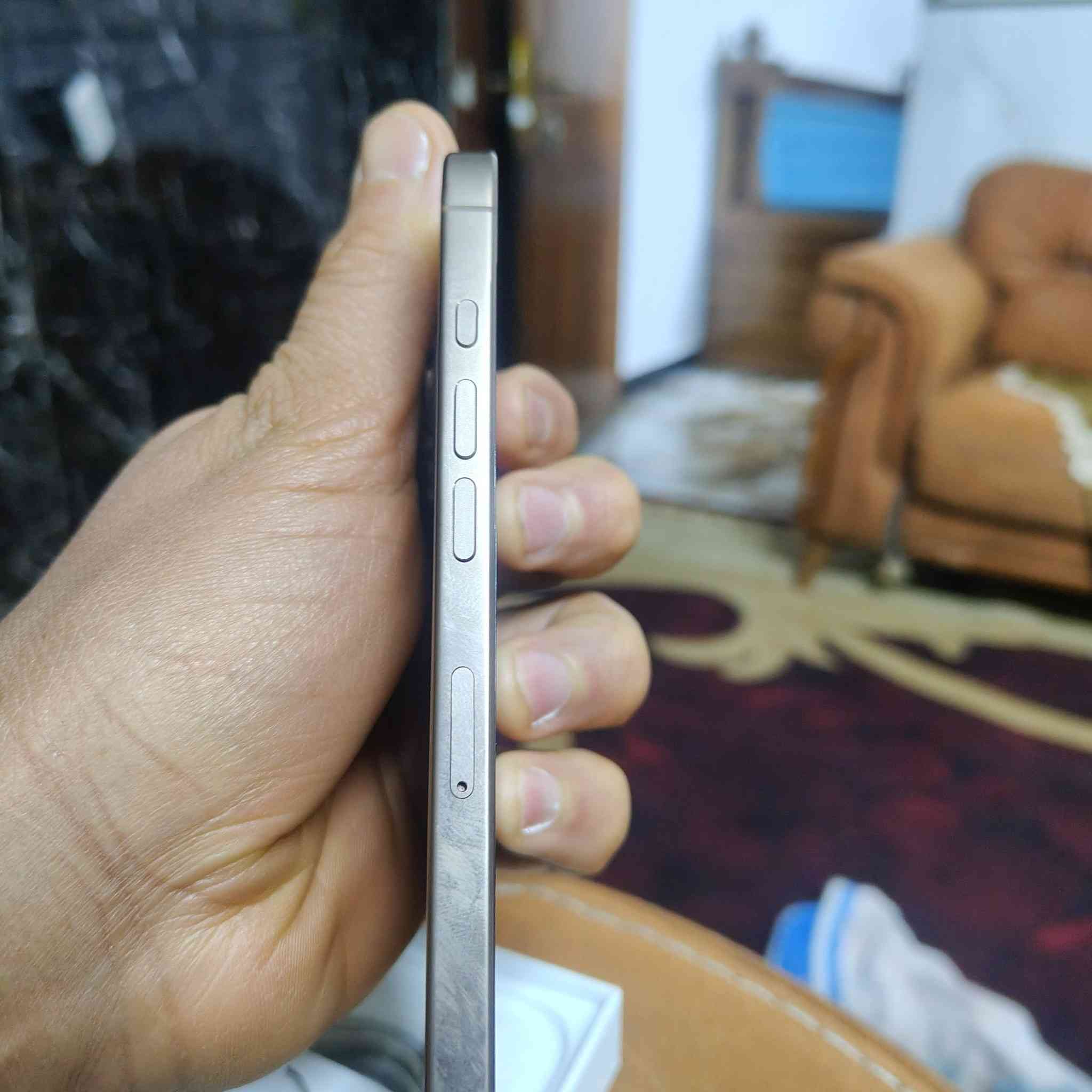 السلام عليكم 16 برو ماكس نظافة 100% ذاكرة 256 لون صحراوي ضمان ماستر مستخدم 6 اشهر بطارية 100 ضمان ماستر سعر مليون 350 وبي مجال جدا قليل العنوان بغداد ***********
