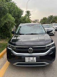 للبيع سيارة من نوع فوكسواكن تاوس موديل ٢٠٢٣ ماشيه ٢٦ السيارة جديده كلش...
