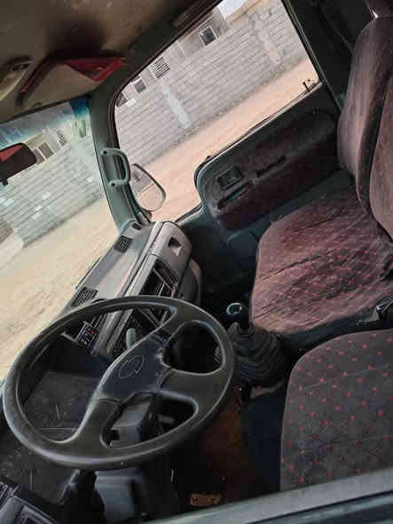 سلام عليكم سومسوك لبيع موديل 2000 رغم ألماني سنويه مو صاقطه السياره بلادي مثل ما ضحه  بل صوره
سعره 55 بيه مجال حك الجيه مكان صلاح الدين ضلوعيه.... (***********)
