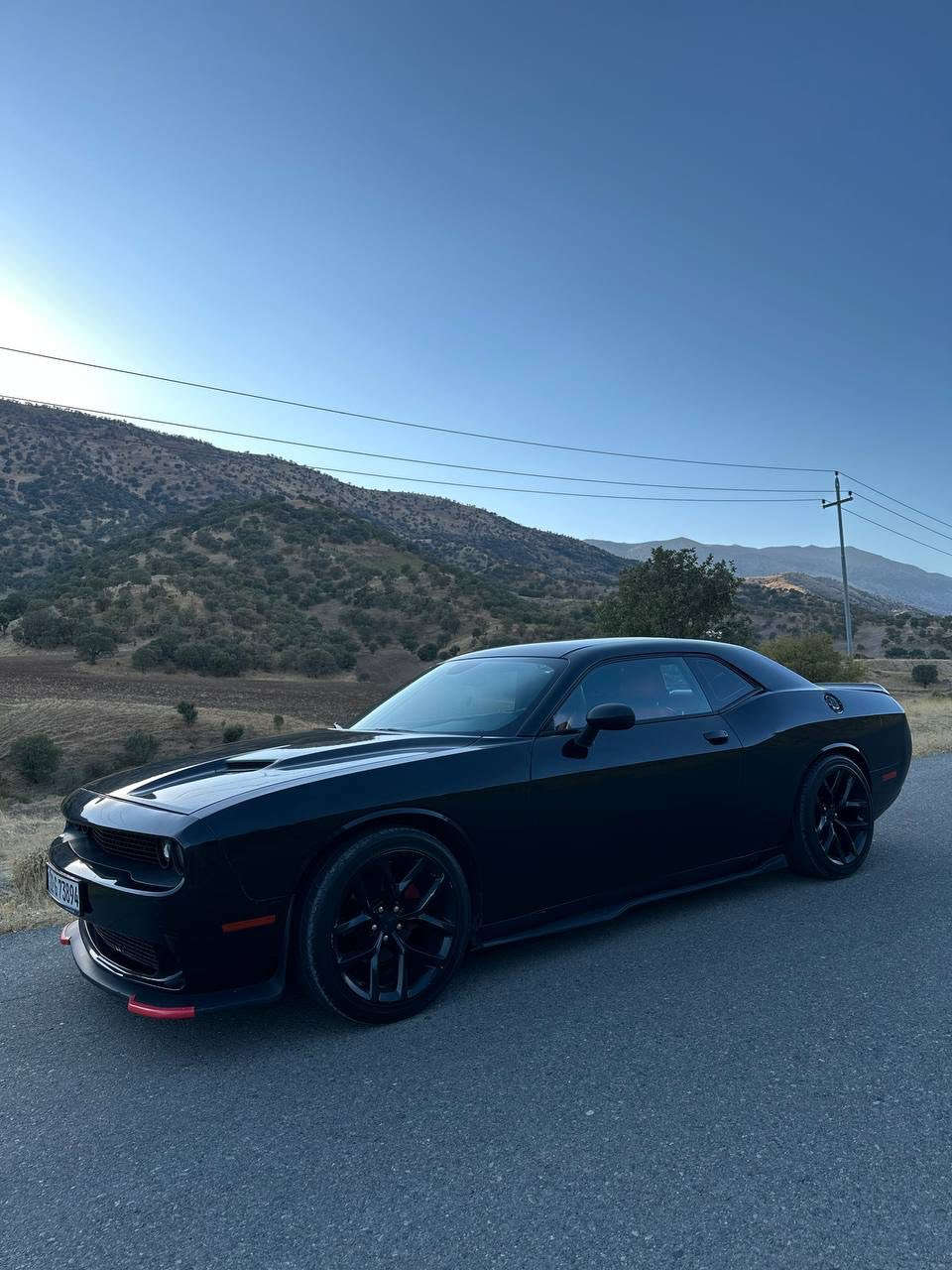 جالنجر موديل 19 حادث 3 قطع جاملغات امامية وباب سايق فقط بدون دواخل سعر 180 مكانها بغداد ***********
