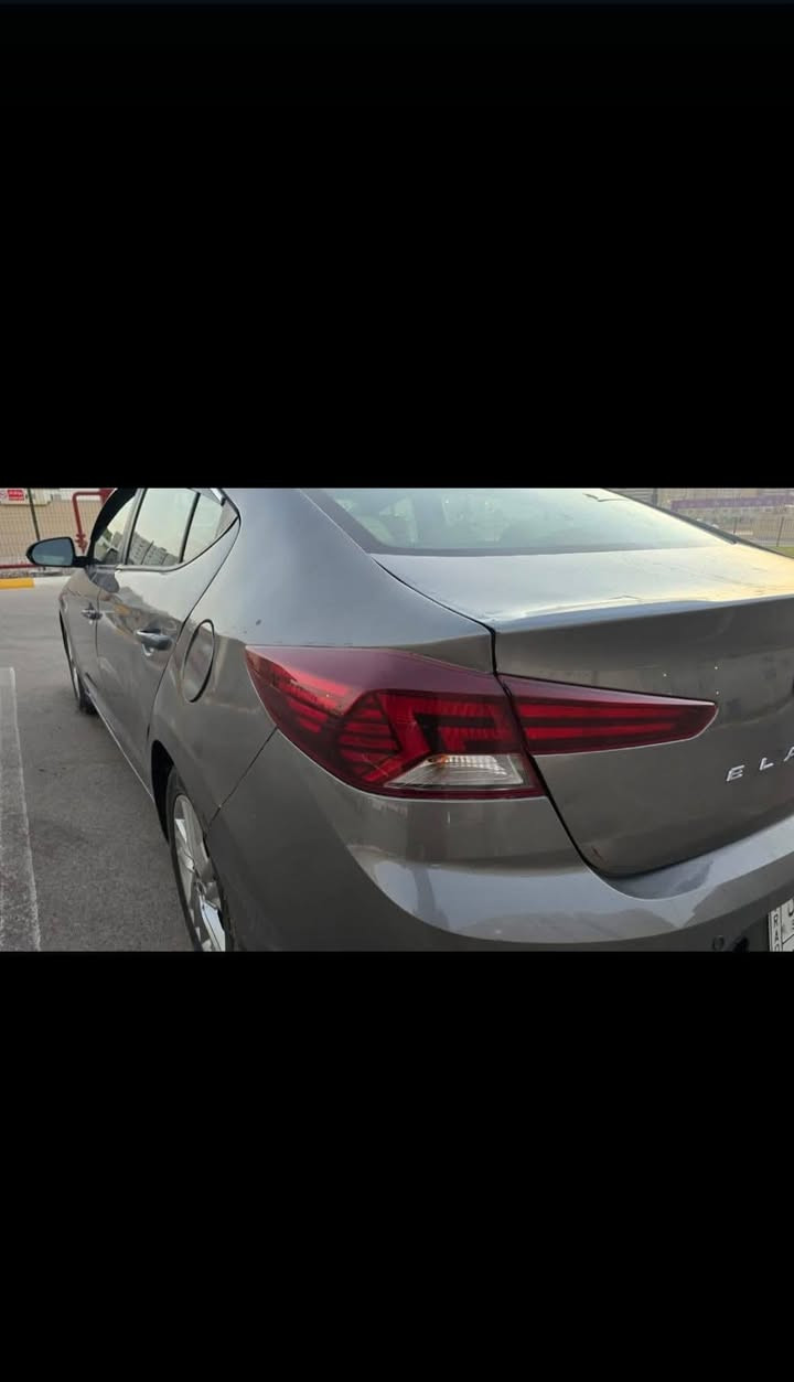 السلام عليكم 
Hyundai Elantra 2020
sel 2020 هيونداي النترا
امريكي السياره رقم معوقين بسمي
الحادث مثل ماموضح بلصور
شاشة كبيرة 
تحديد سرعة
3 انظمة قيادة
ويل كب
تحكمات ستيرن
رادار نقطه العمياء
مراية تحكم كهربائي
وبعد بيها مواصفات
السيارة ماطاق ايرباك لا سائق ولا دشبول
صدر وتايرات جدد السعر125 وبيهة مجال
للاستفسار:  ***********
