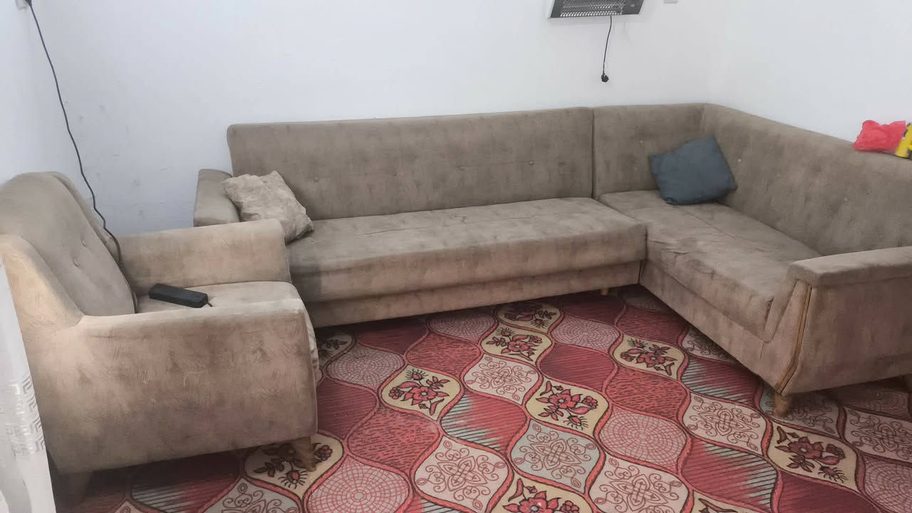 تخم هو قنفات هو جربايه كويتي وسعره 250 وبي مجال اخو الجديد الضغط العالي مبرده نظيفه على الفحص 150 بيها مجال بايسكل 80 ابوي مجانا نظيف وما ابي شيء وهذا رقمي ***********
