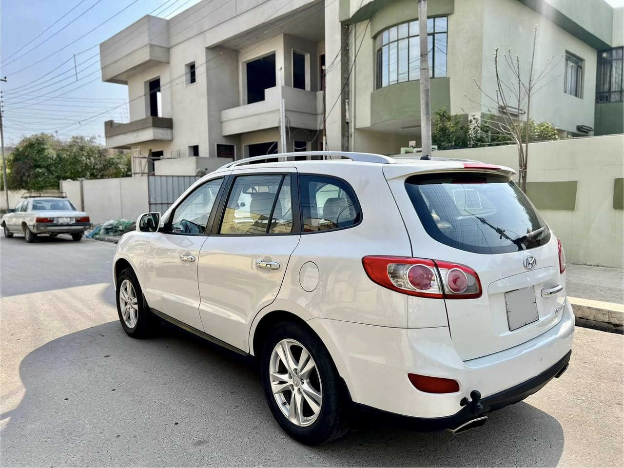 السلام عليكم فقططط للبيع بدون مراوس
هونداي سنتافي 2011 (كليييييين)
خليجي 6 سلندر 7 راكب
 3 قطع تبريد فول مواصفات 1/1 
 فتحه تحكمات ستيرن مثبت سرعه 
مري شفط كير مكينه شرط بلاد 
تبريد ثلج  السياره مكفوله كفاله عامه
 ملاحظة موضحة بالصورة بارد شي بسيط
 تحويل ثاني يوم 
رقم شمالي
السعر : 150$ و بيها مجال بسيط
مكان السيارة : موصل جانب الايسر
للتواصل : ***********
